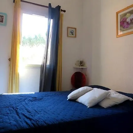 Coquette Bien Equipee Avec Et Mezzanine Agde