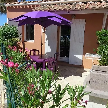Coquette Bien Equipee Avec Et Mezzanine Agde